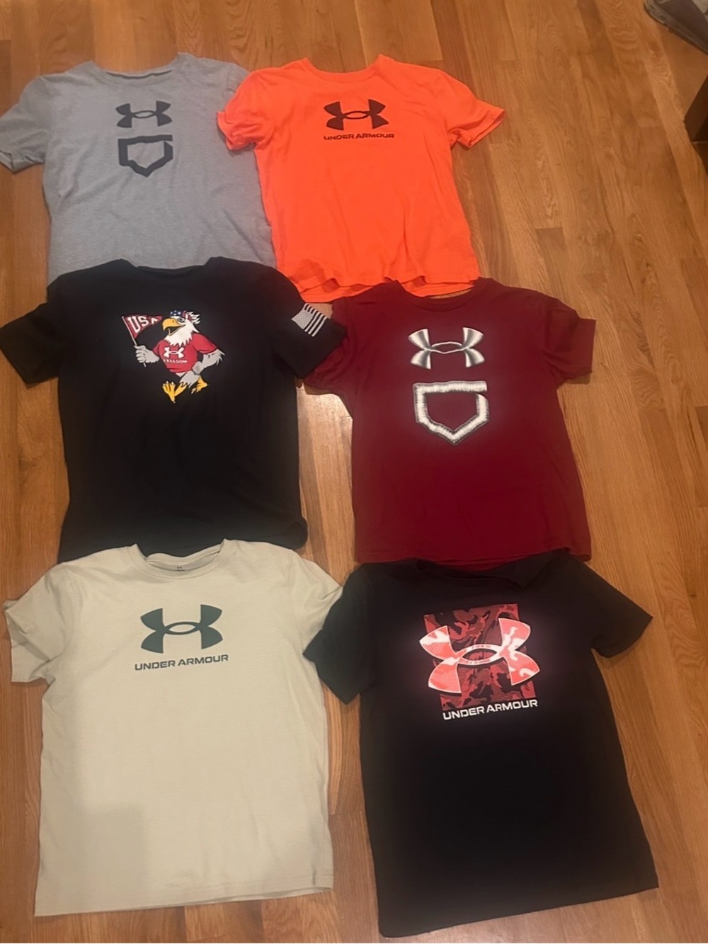 Under Armour Kids' Short Sleeve Logo tees size youth large